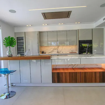 Contemporary & Very Spacious Puerto Banus Marbellac