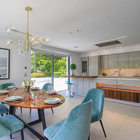 Contemporary & Very Spacious Puerto Banus Villa
